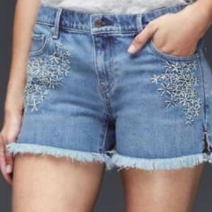 NEW Flower Embroidered Frayed Festival Jean Shorts 26
